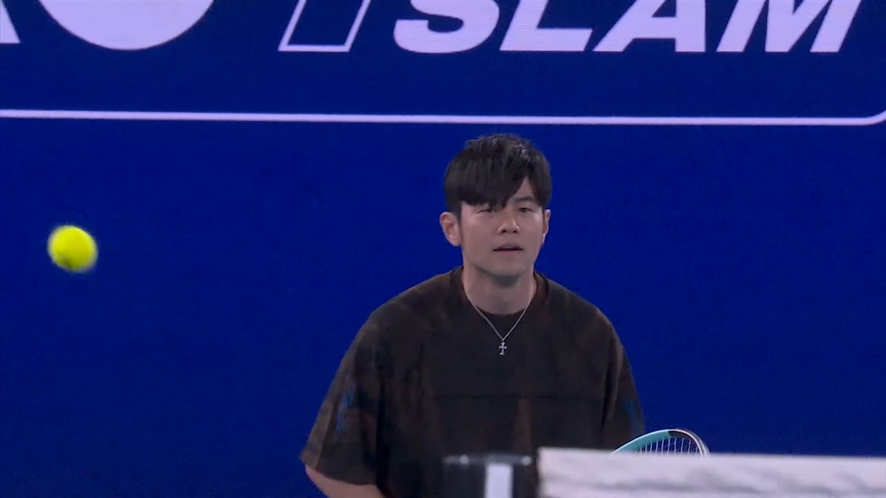 周杰倫首戰澳網遭淘汰！「連球都沒碰到」　場邊暖心舉動曝光