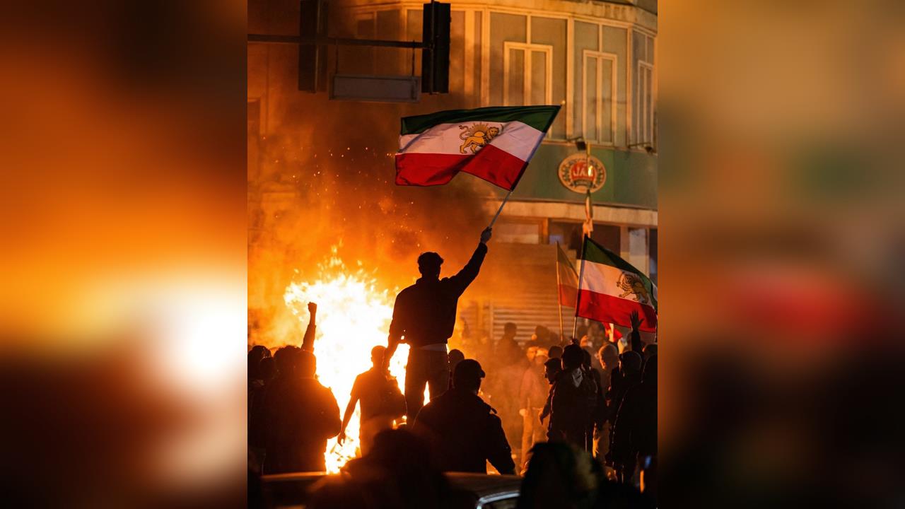 伊朗政府血腥鎮壓示威民眾「恐已6000死」　社群曝「屍體成堆」影片