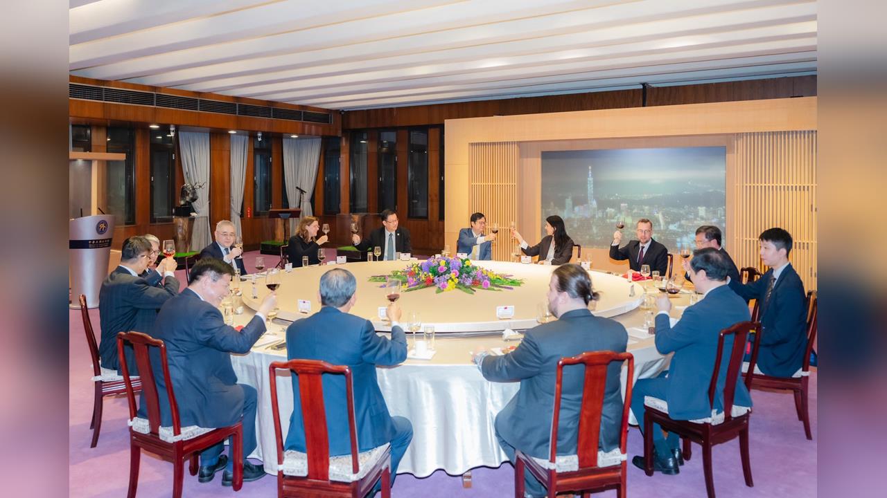 設宴款待艾達莫娃訪團　林佳龍：深化台捷經貿、科技等多面向合作