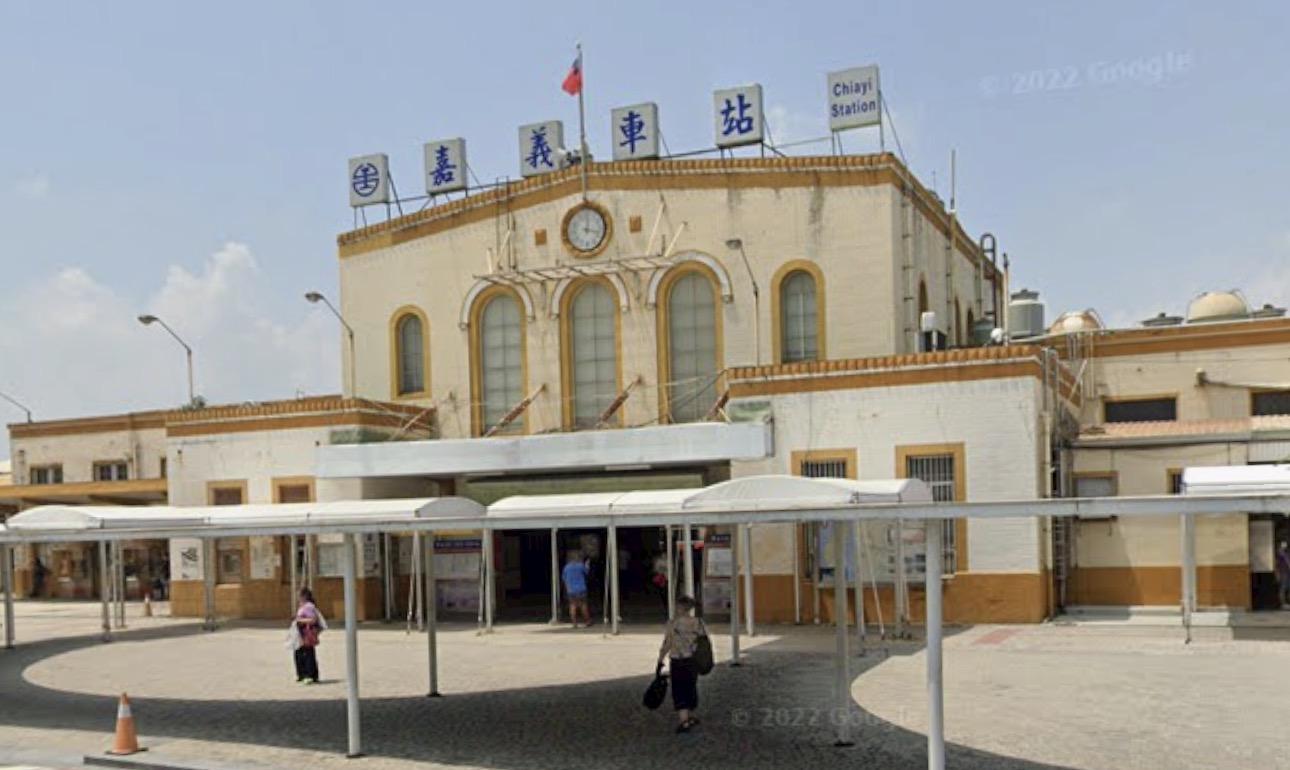 台鐵車廂驚見彈簧刀　列車延誤停嘉義站