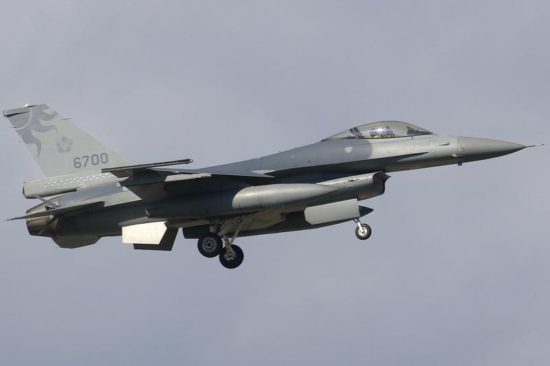 飛官沒防寒飛行衣因藍白擋預算？　粉專：王定宇打臉自己