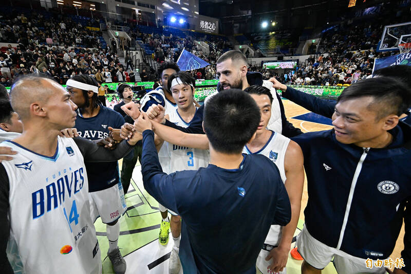 PLG》林志傑回歸吸引5357人力挺 勇士打爆獵鷹締造本季最大勝分差