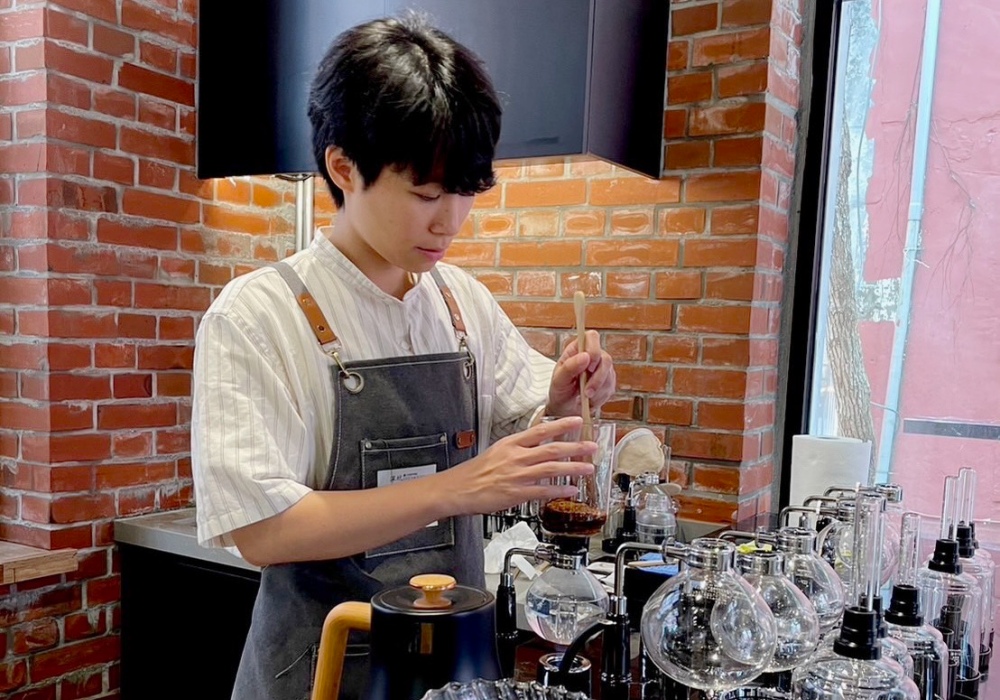 森間咖啡深坑廳開幕：以咖啡虹吸手沖教學認證班，打造城市慢生活儀式