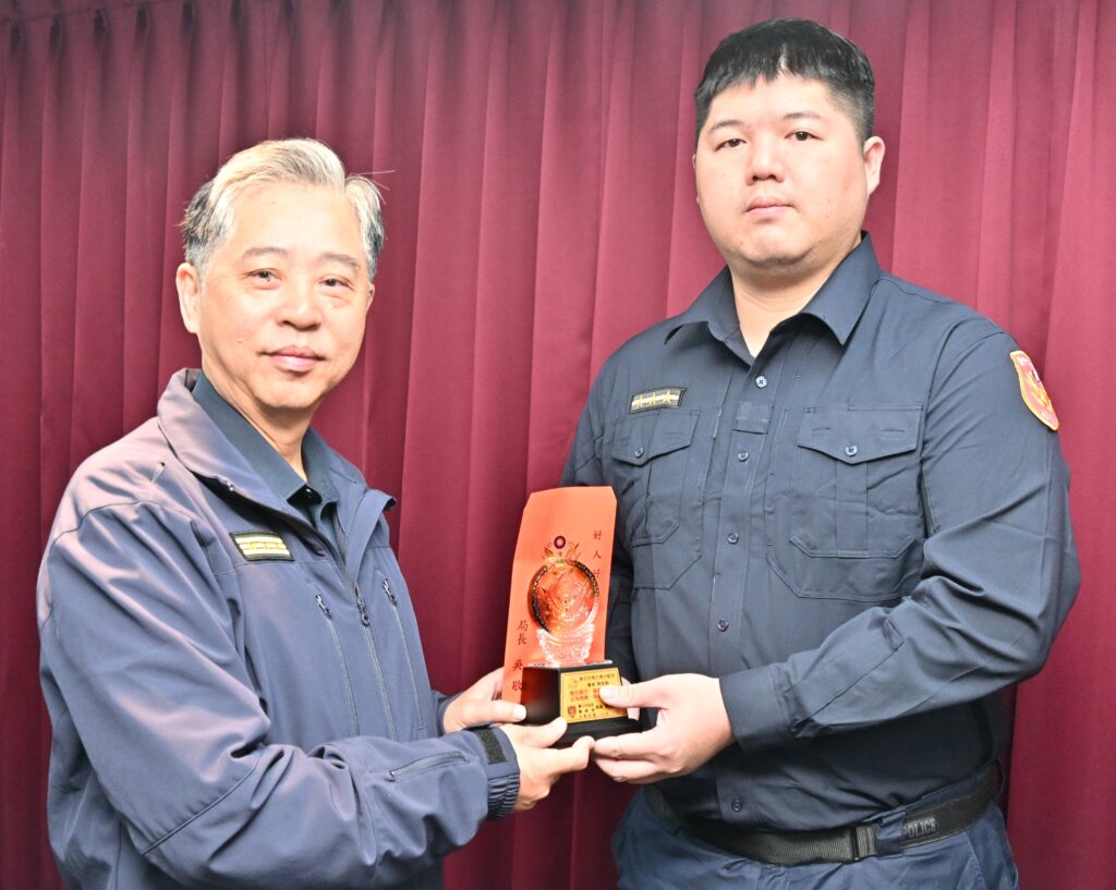 樊家懿勇救輕生男子性命 局長吳敬田公開表揚稱譽