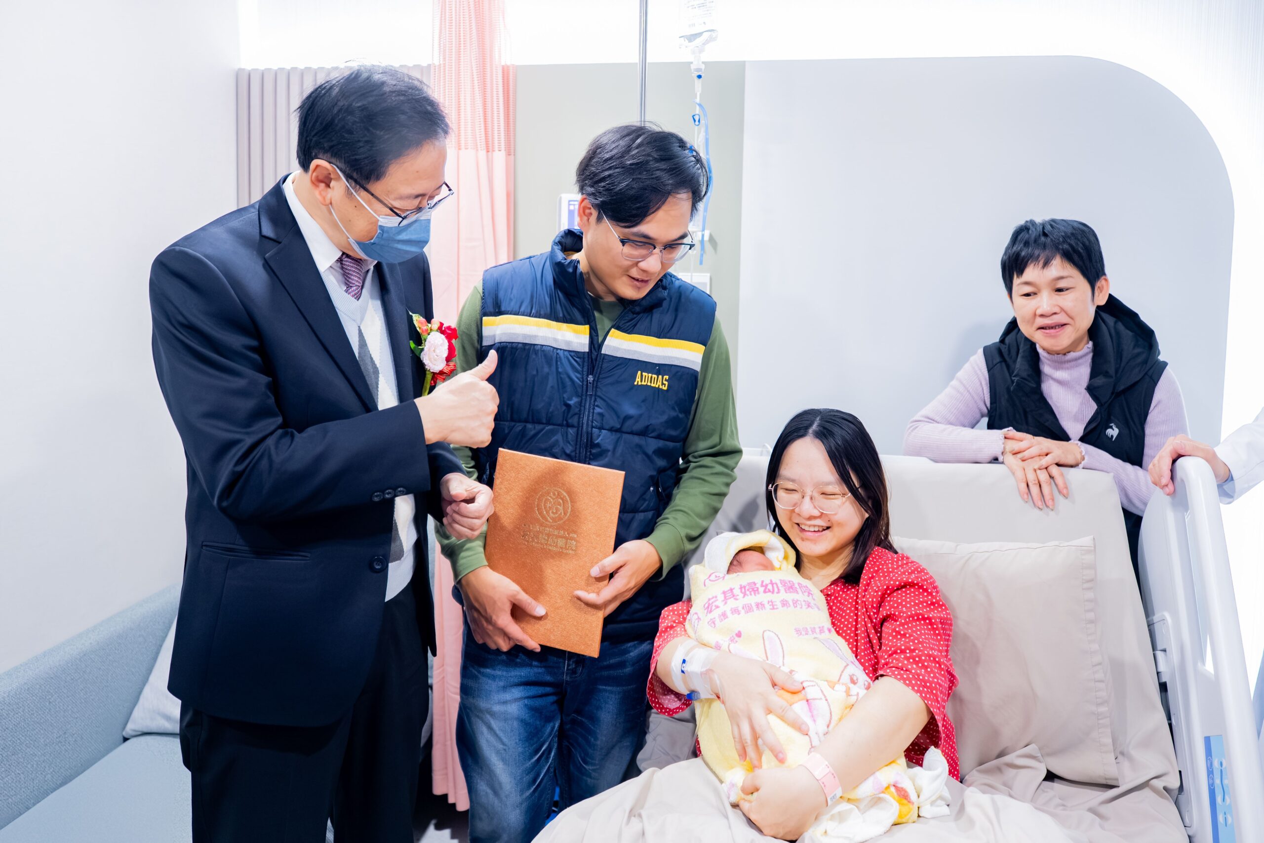 桃園今年迎77位元旦寶寶 張善政盼攜手醫療院所完善婦幼照護體系