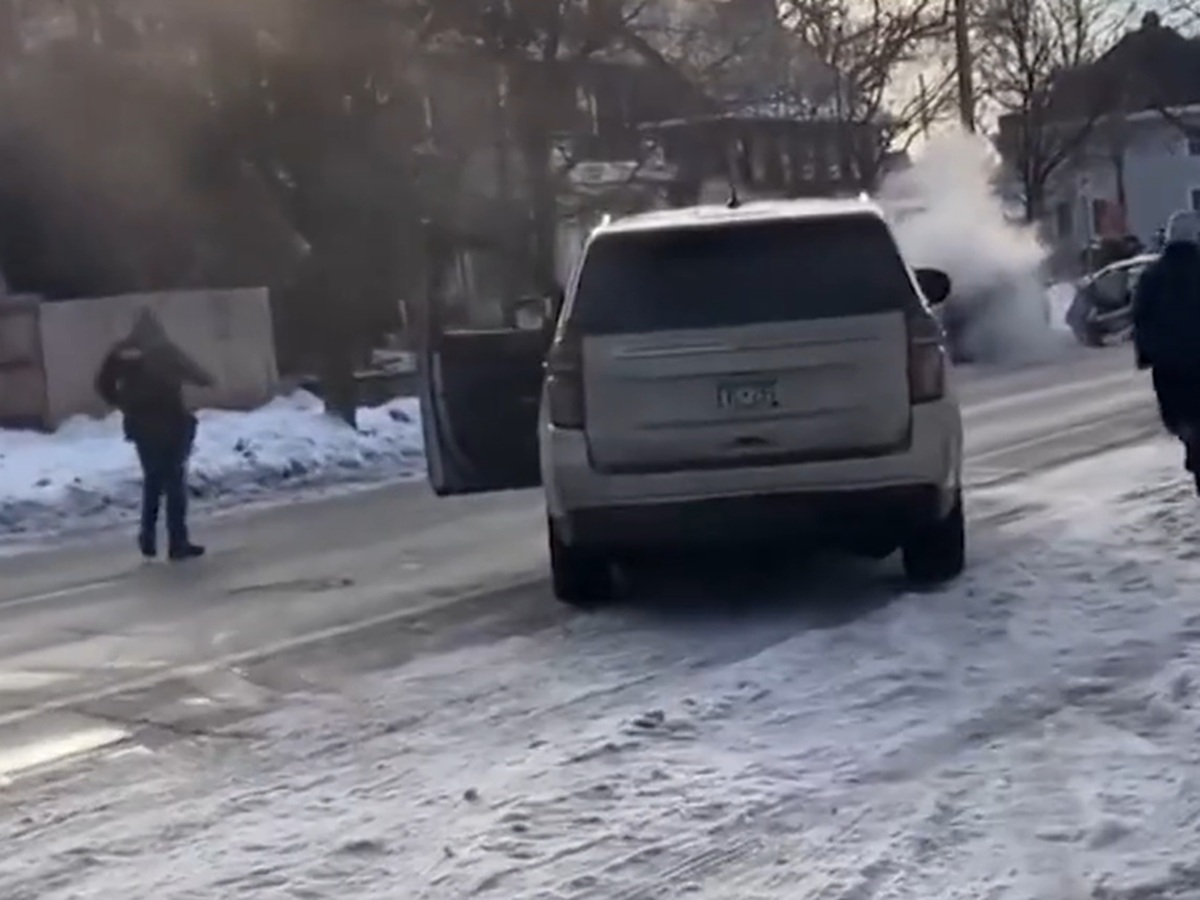 美移民官員開槍自衛擊斃女子　川普控惡意衝撞「毛骨悚然」