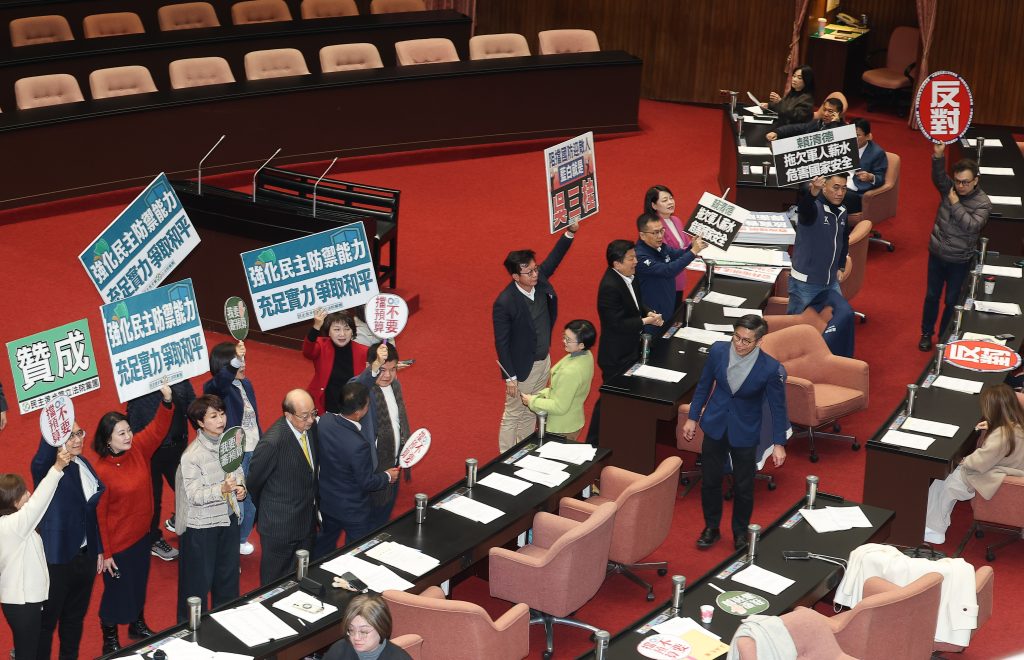 國防特別條例付委 6度封殺