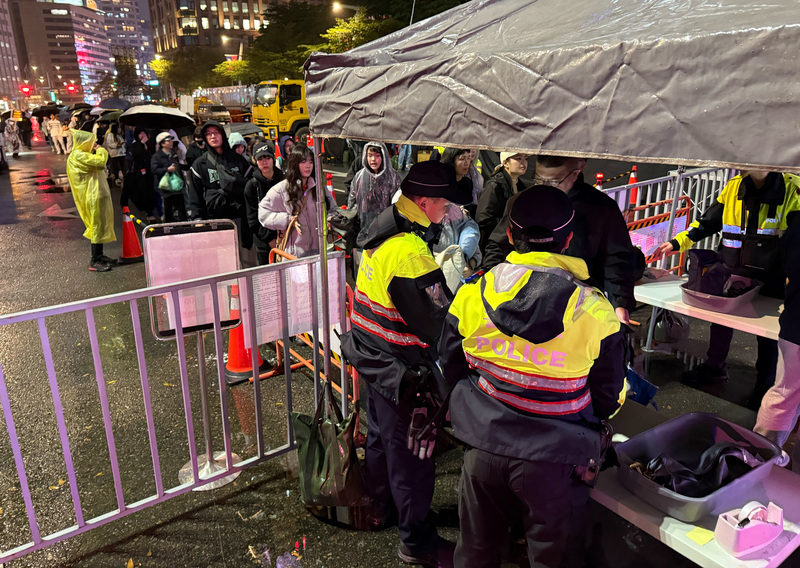 台北跨年晚會入場　警方全面安檢（2） (圖)