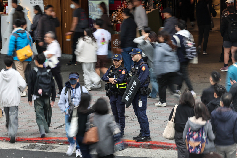 「一個男人成為神的故事」：張文與失敗男性的權力幻想