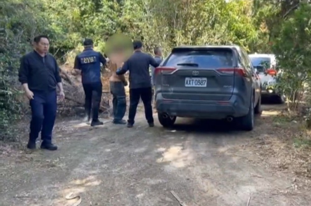 28歲女陳屍山區公墓　50歲男辯稱女友怕鬼跳車釀災