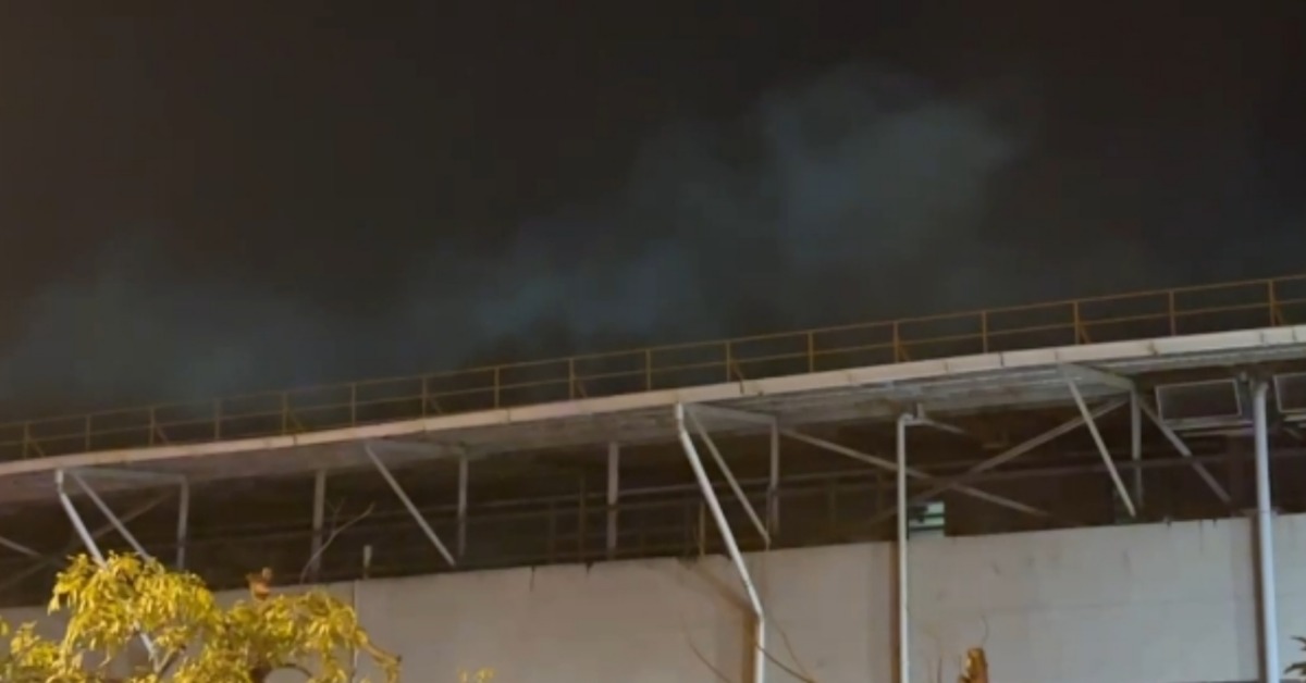 唐榮鐵工廠火警！道路煙霧瀰漫 初判液壓油洩漏