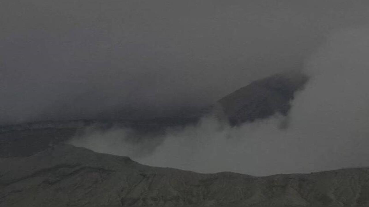 入夜暫停搜救！直升機墜毀阿蘇火山口難接近　2台人生死未卜