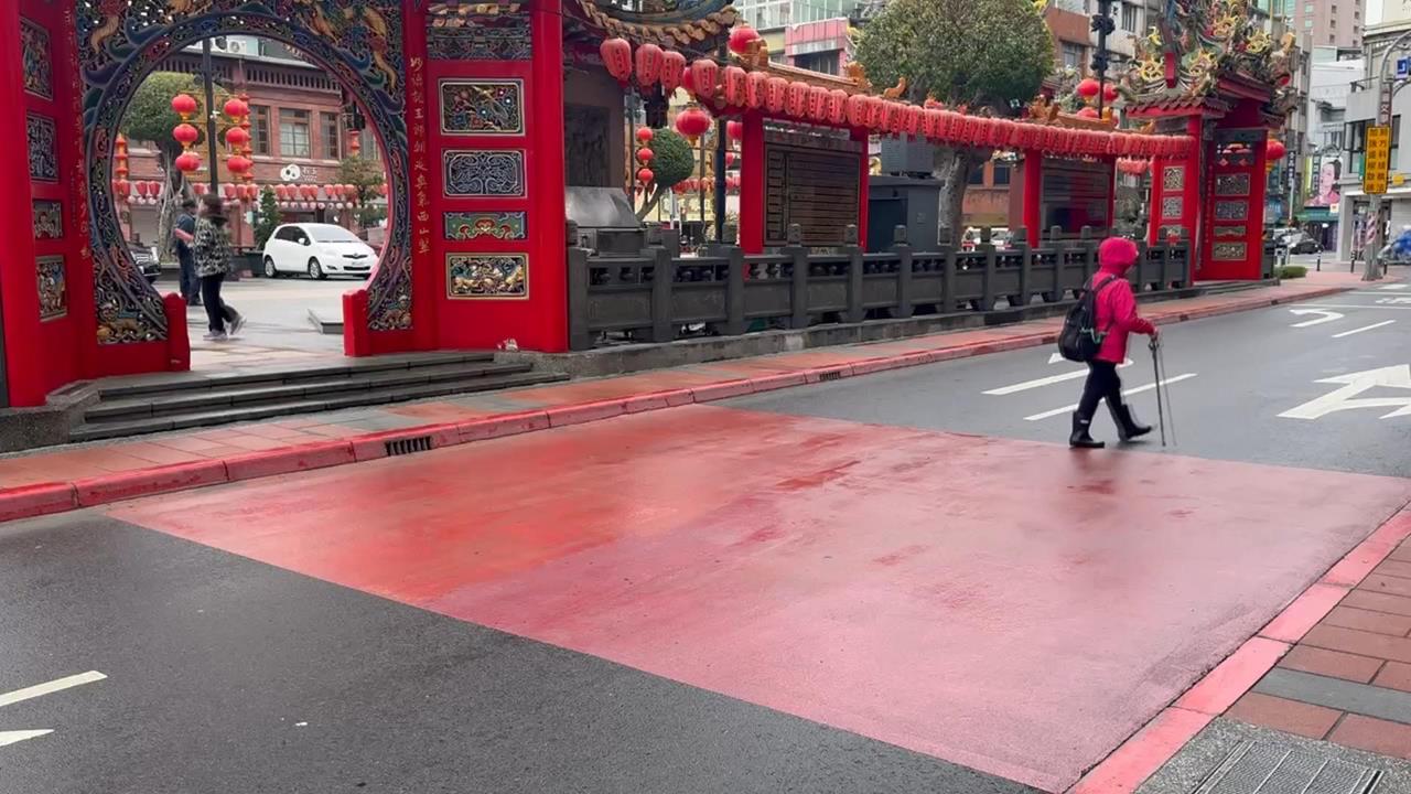宮廟旁"紅色道路鋪面"行人穿越挨罰 議員轟罰單陷阱
