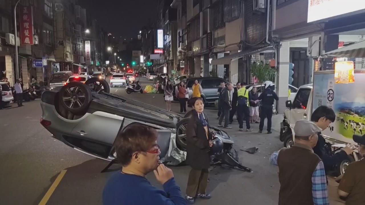 又是毒駕！高雄苓雅「小客車自撞路邊」多車遭殃　警逮57歲男送辦