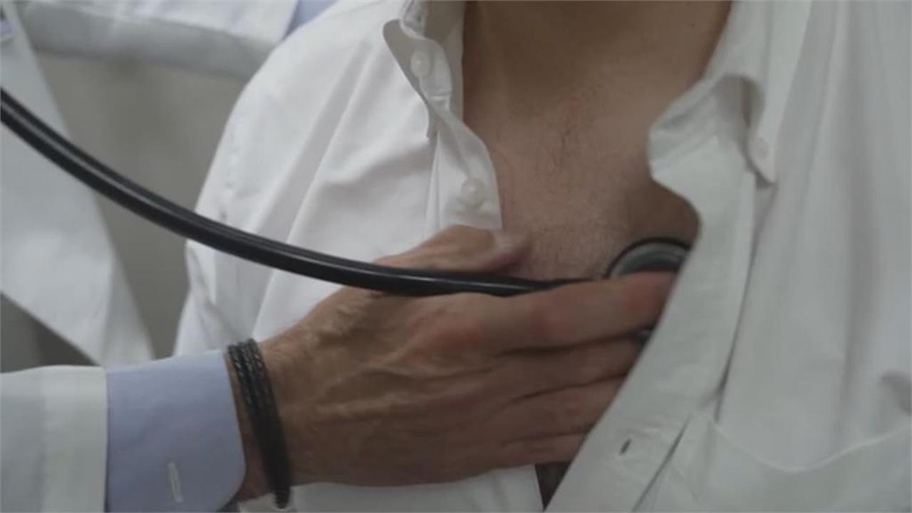 男大生夜衝載到班花太嗨！突「臉色慘白」竟是心肌梗塞