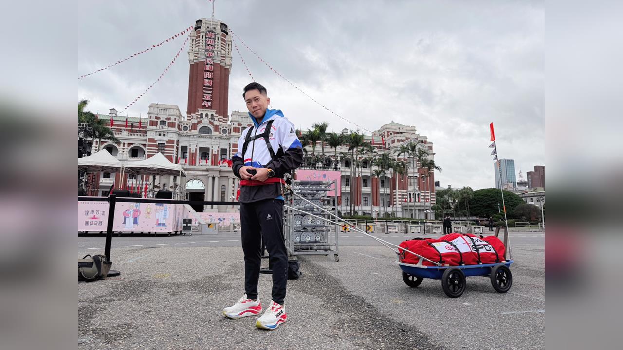 元旦升旗領唱後不回家！極地超馬選手陳彥博總統府拖雪橇要「跑」到高雄