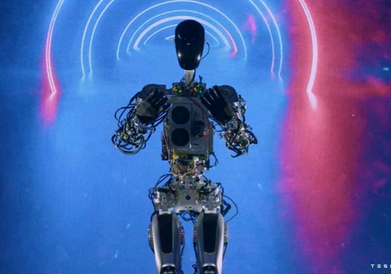 黃仁勳、馬斯克看好AI發展，機器人管家前景卻不樂觀？