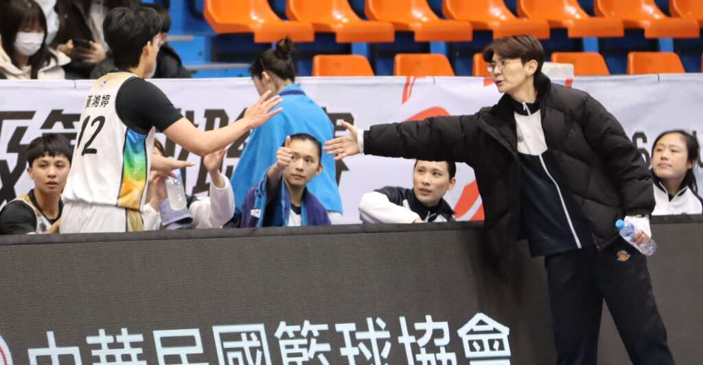 總教練生涯首勝 初詠萱初掌中華電信女籃隊兵符爆冷擊敗台元隊