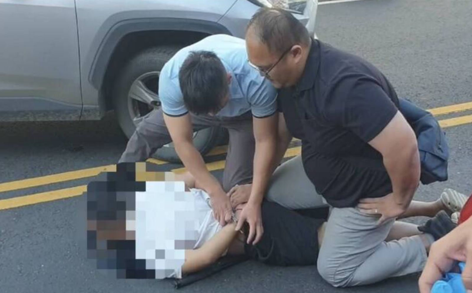 女教師的復仇　聯手警方拿656萬設局　警破窗硬拽下毒品車手