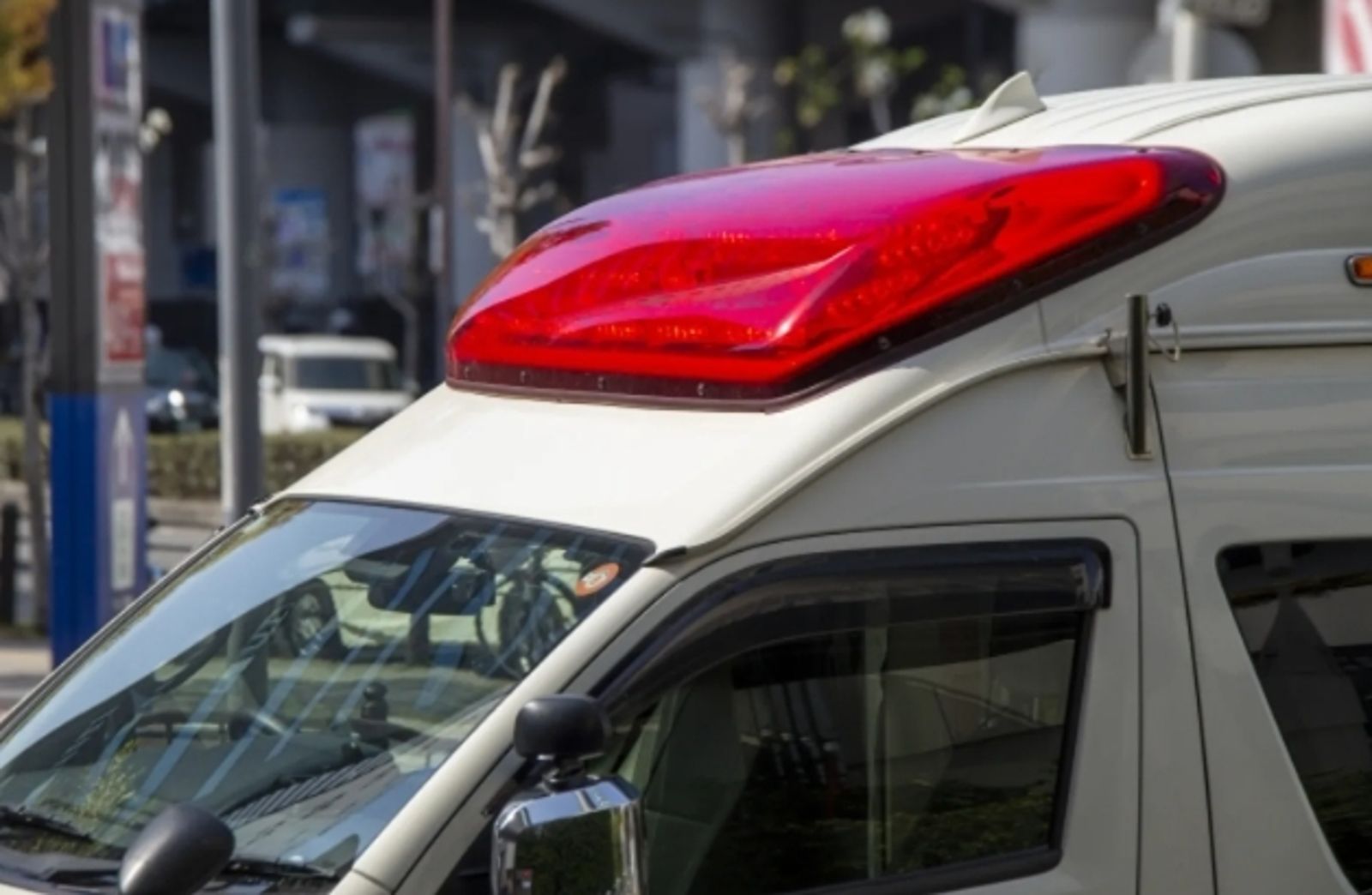 驚！台電左營二次變電所爆意外　員工「遭鐵捲門夾困」當場身亡