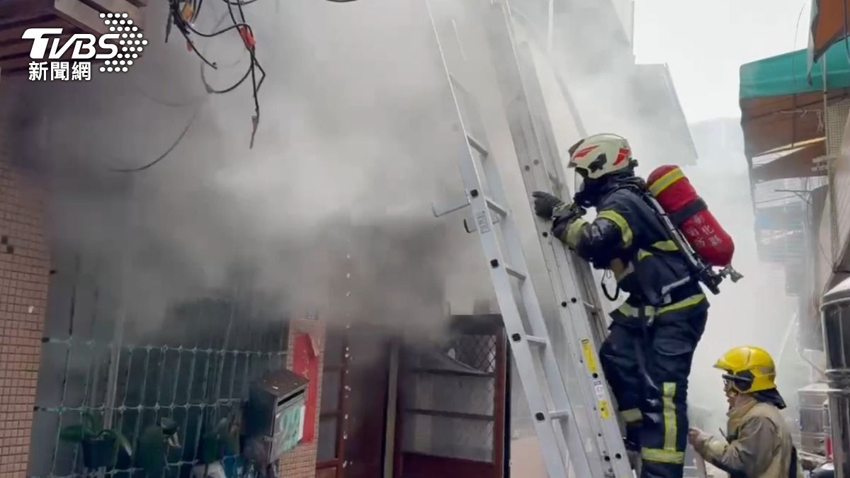 老婦家中遭大火吞噬！74歲獨居婦「成焦屍」　消防員搶救墜樓受傷