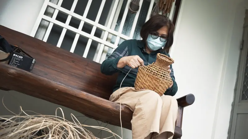 竹編、拐杖與祖厝　家人遺物撐起破碎心靈