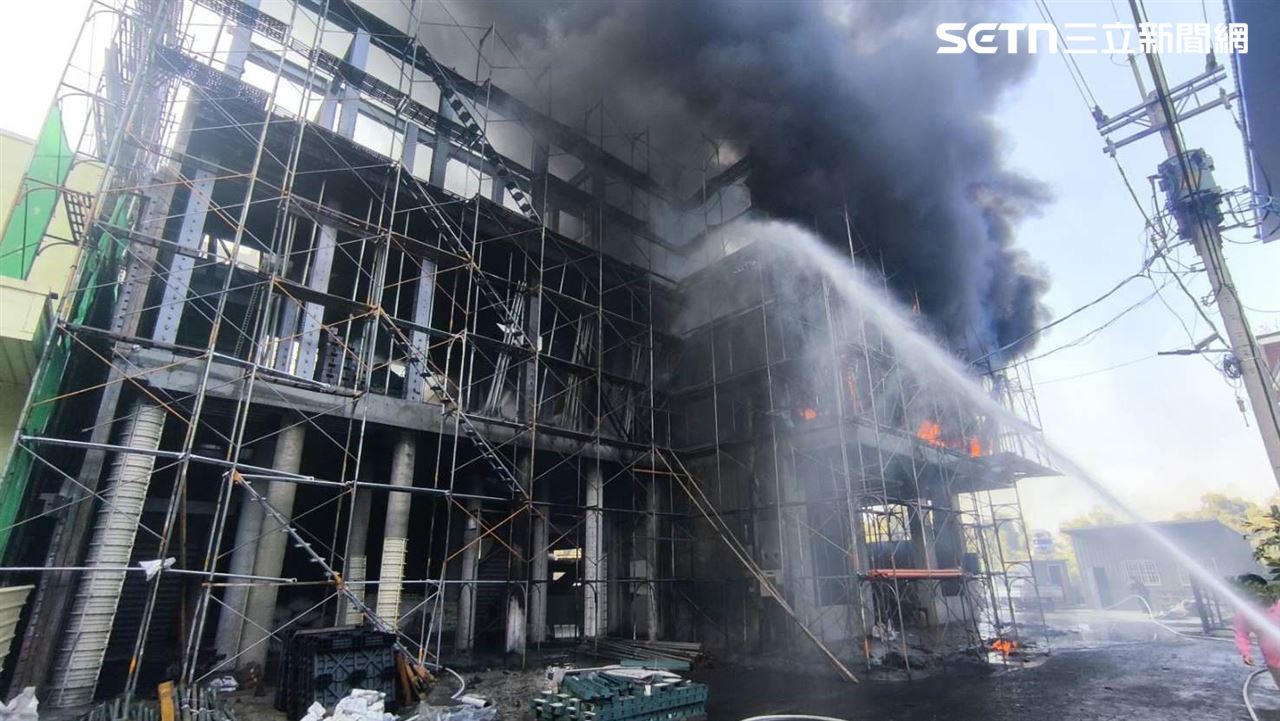 快訊／建佛堂ing…火燒裸鋼筋！聚陰...