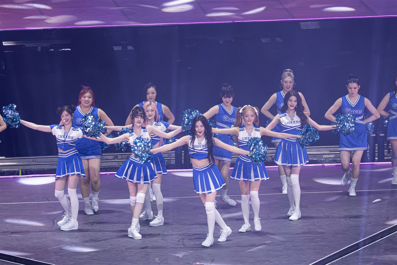 台灣之光！IVE金唱片表演「空中拋接」　啦啦隊員超狂身分曝光