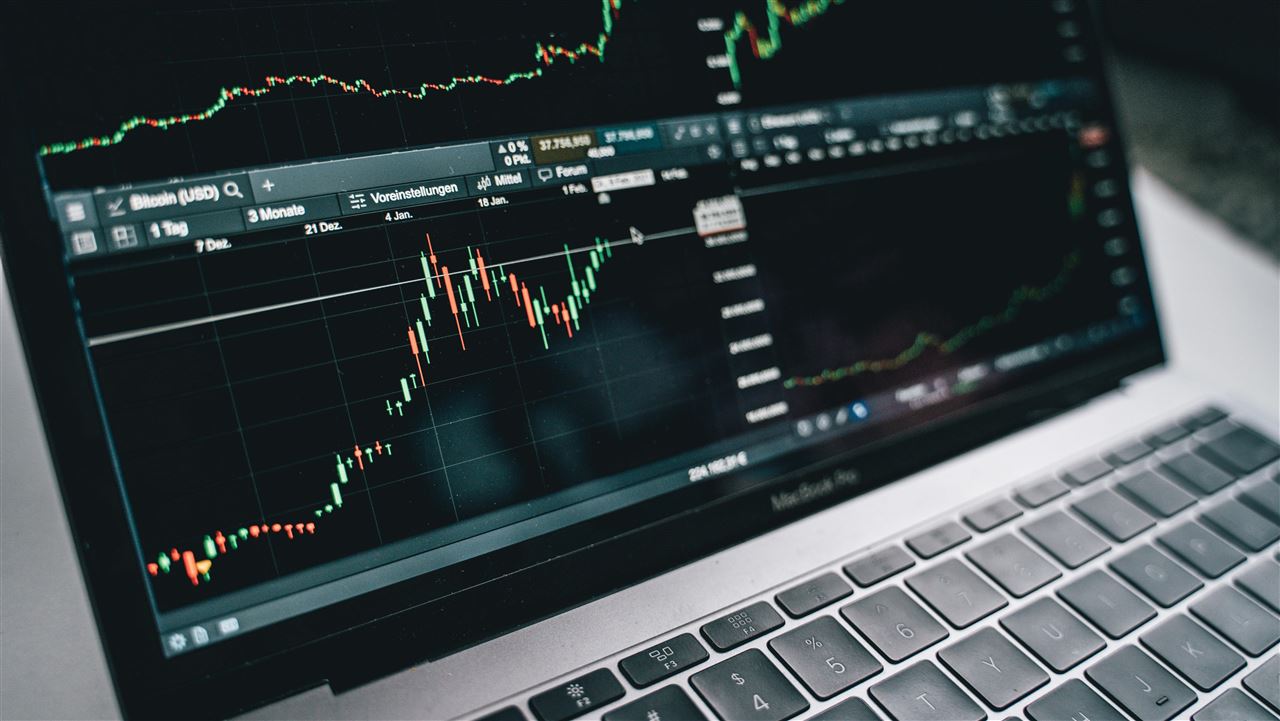 台股盤前／美股封關全倒費半重挫1%！台股創高封關　明開盤拚延續漲勢