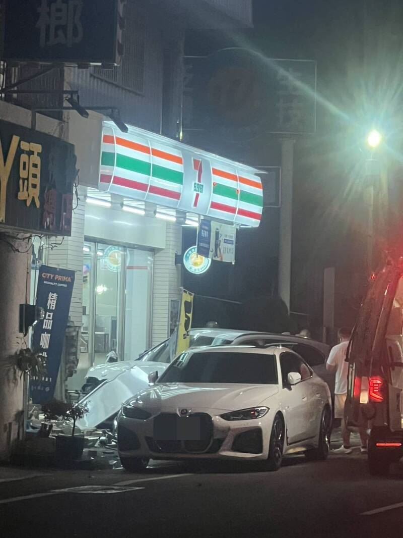 彰化員林重大車禍！雙B名車競速失控撞...