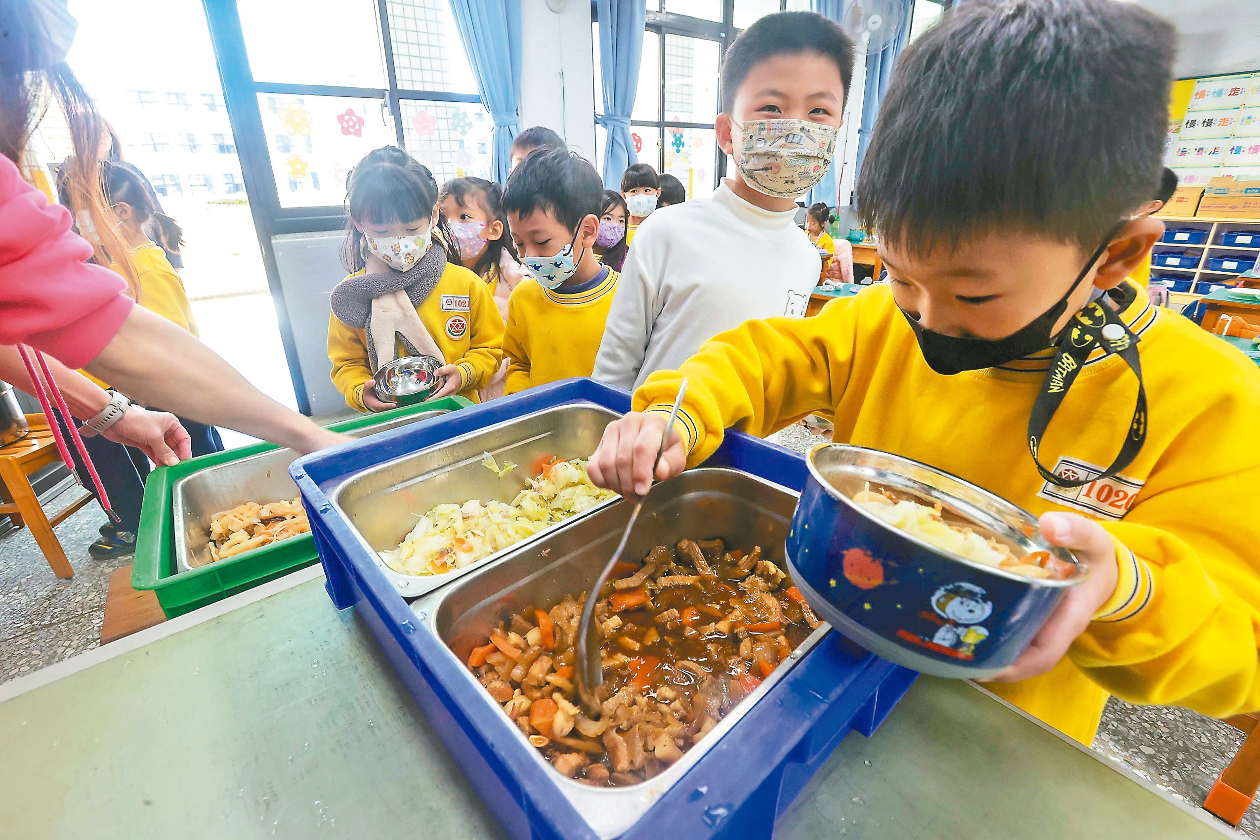 免費營養午餐 台中高雄跟進