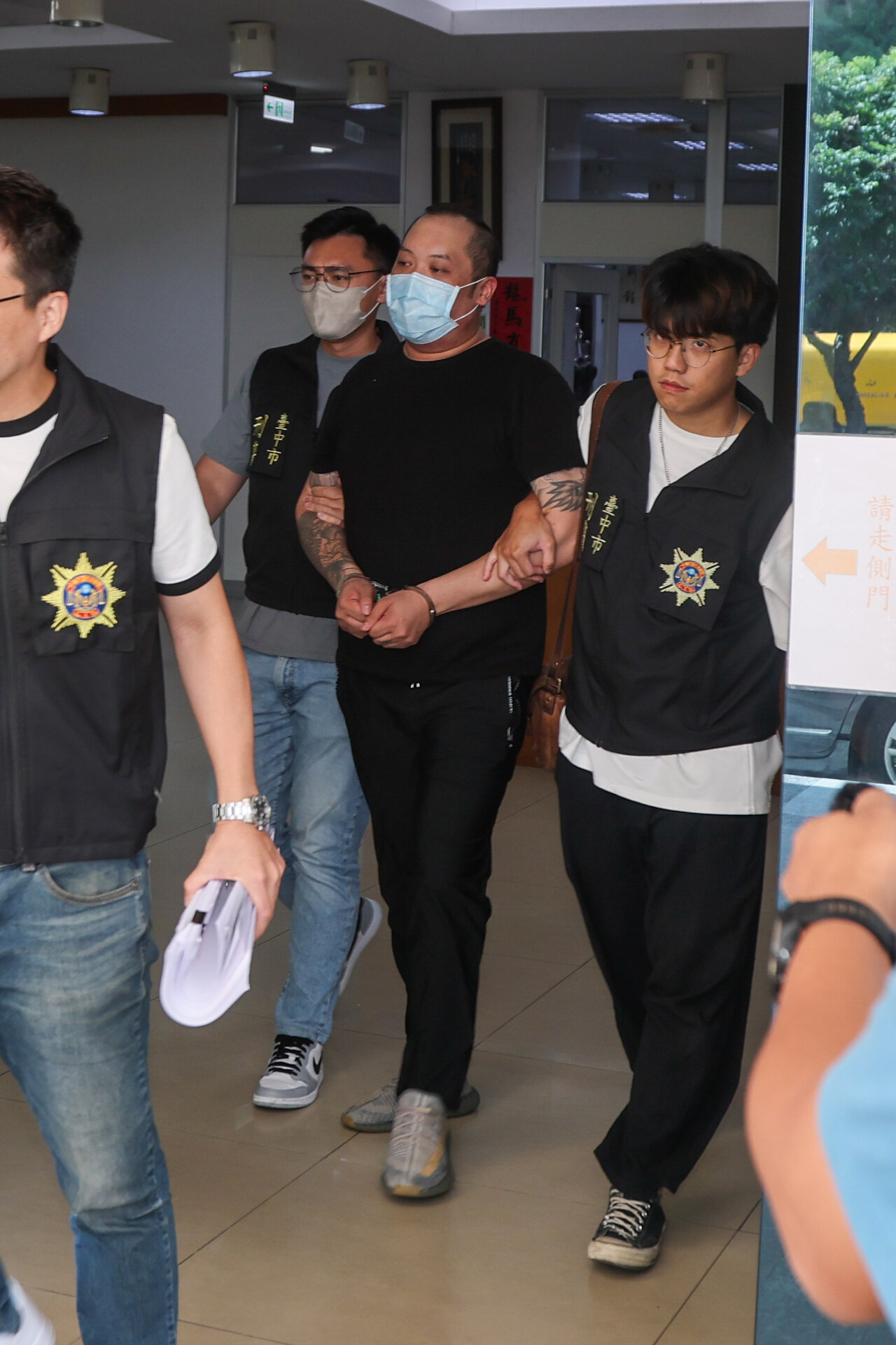 痛毆矢板明夫 香港男「受雇跨境施暴」...