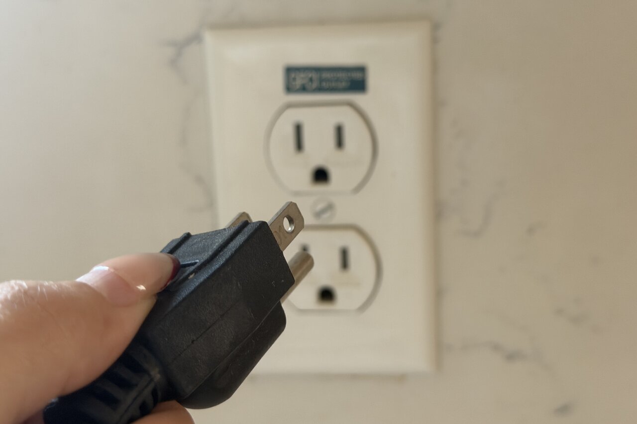 拔插頭真的能省電？3類家電「亂拔NG」 恐沒效還更耗電