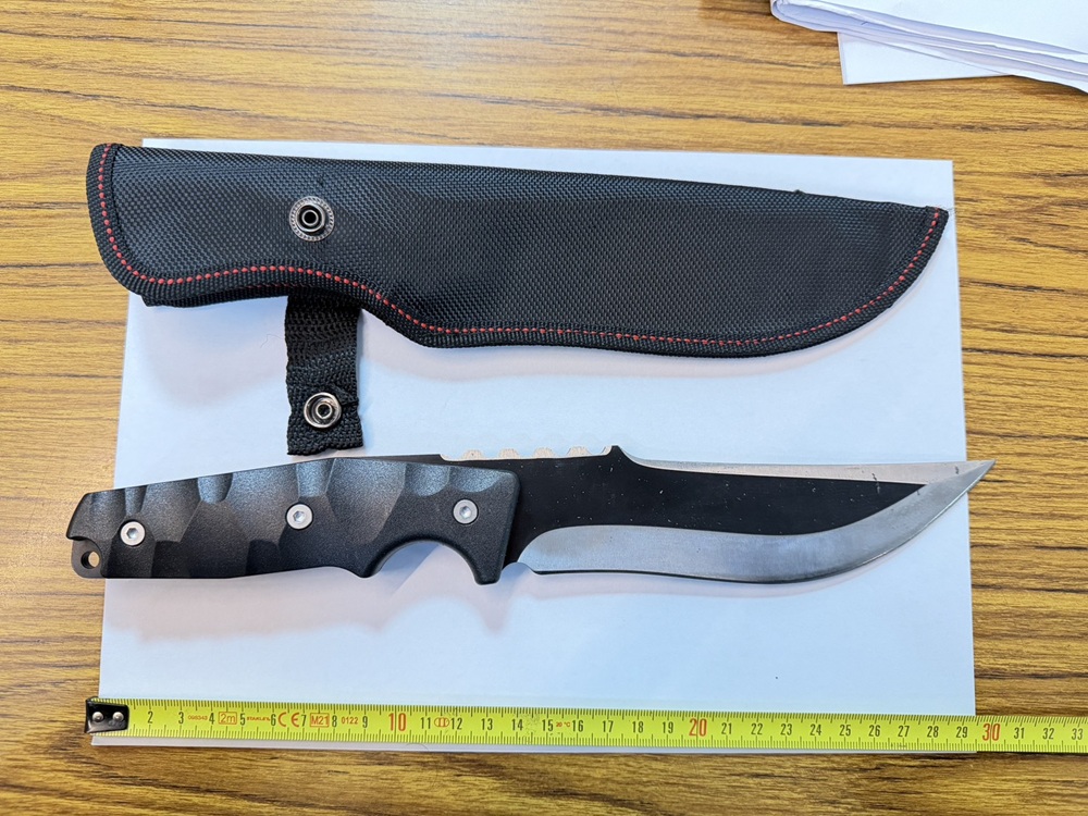 追緝機車被侵占　逮獲毒品通緝犯涉身藏匕首