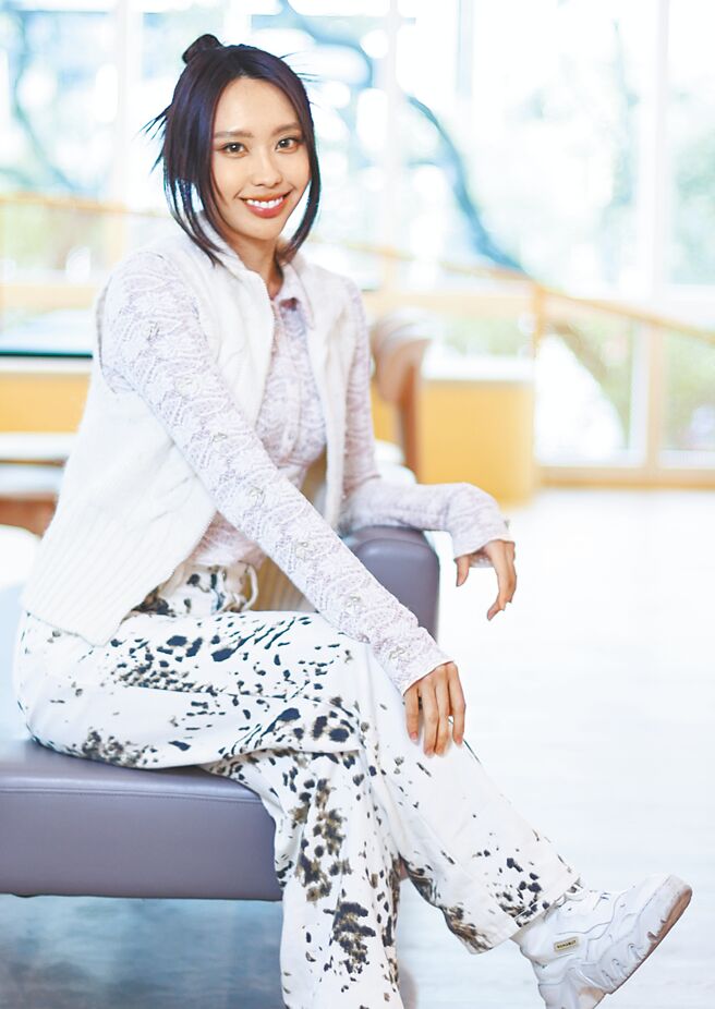 李芷婷重壓下不放棄唱歌