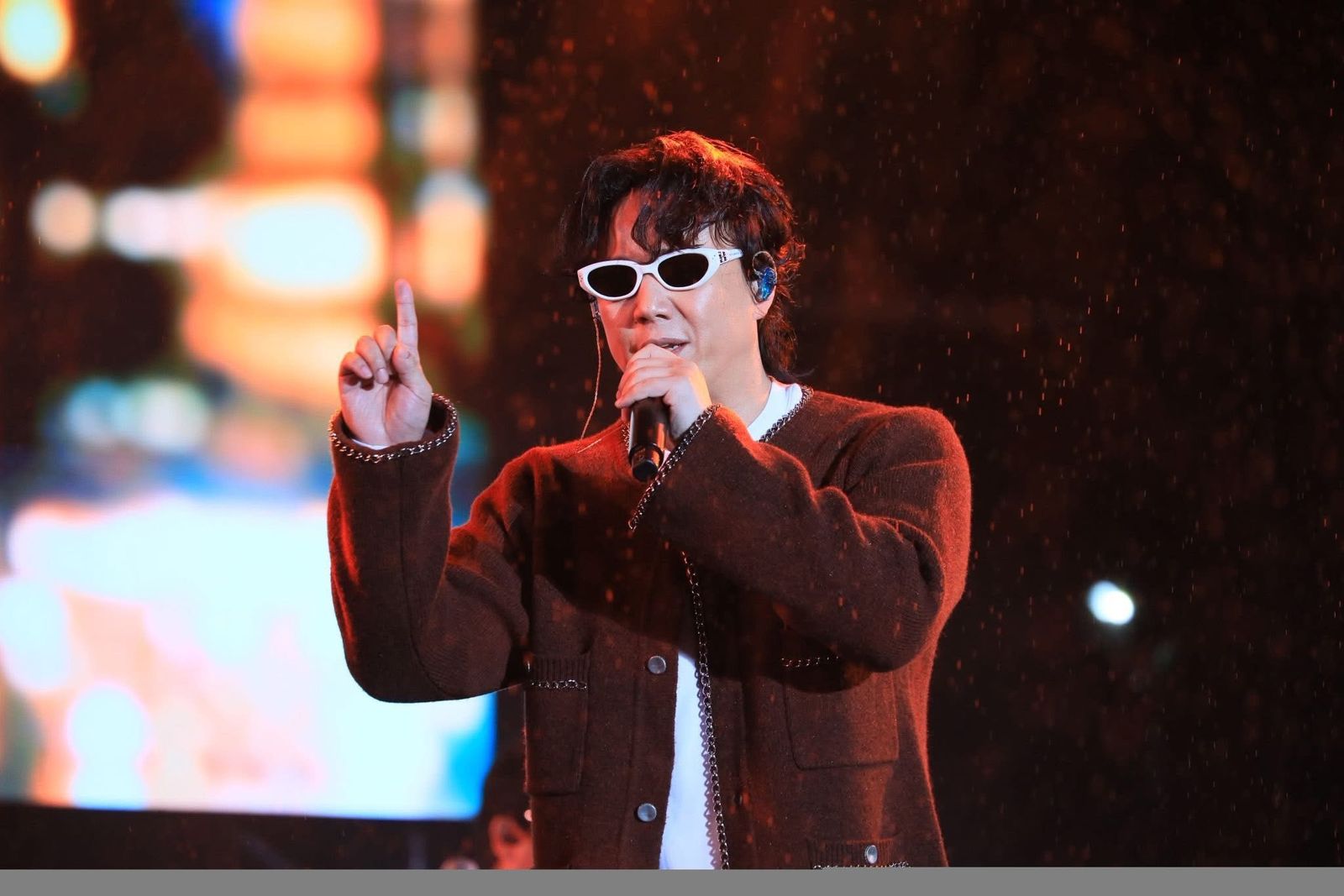 蕭煌奇老婆正面曝光了　親暱陪看五月天演唱會