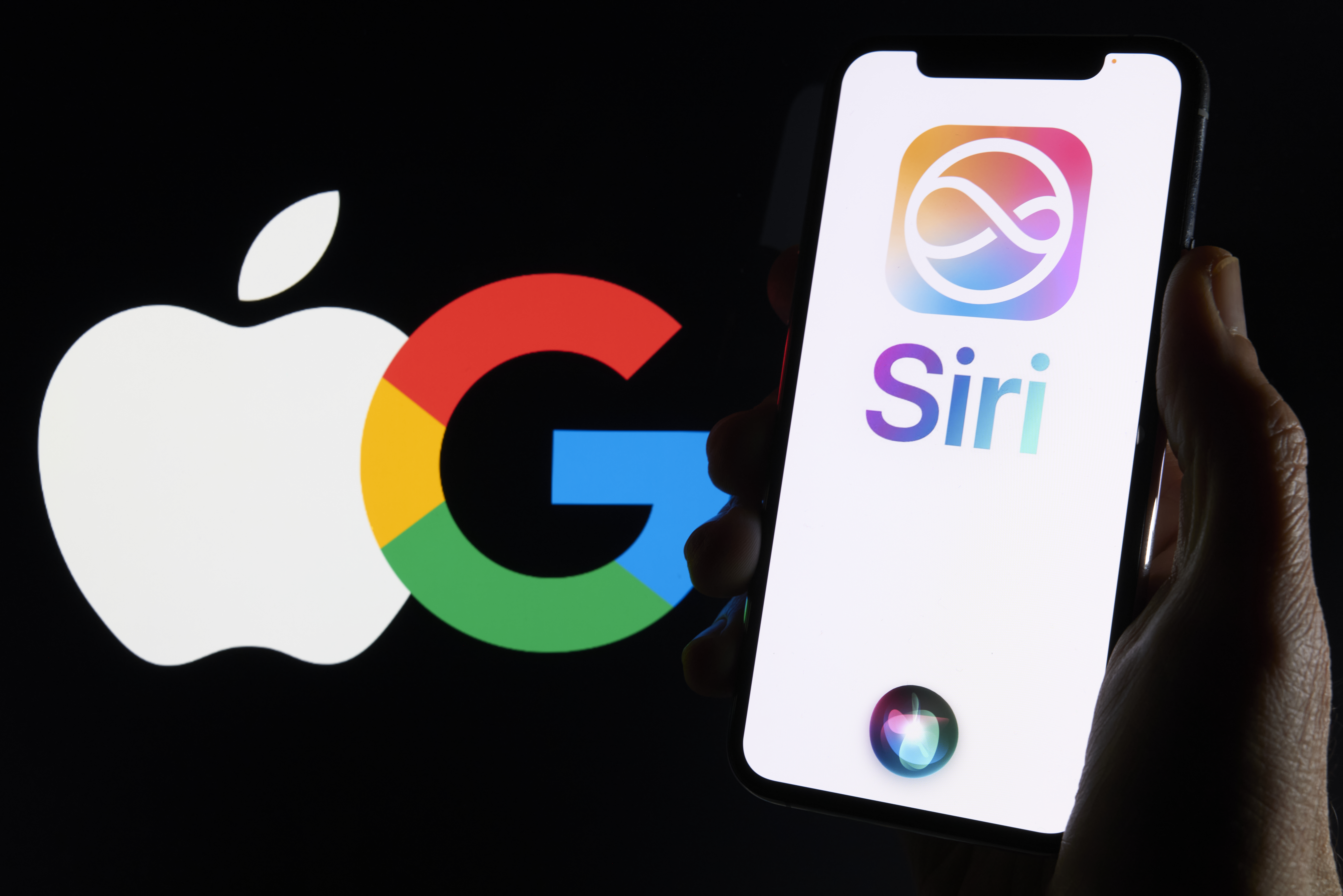 蘋果、Google 官宣 AI 合作！下一代 Apple Intelligence 確定注入 Gemini AI，強化 Siri 多模態處理。