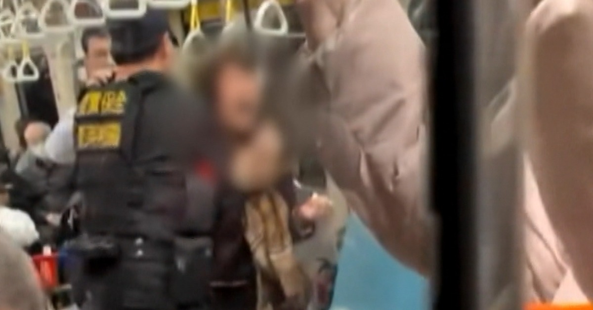 北捷東門站女失控咆哮 稱「肚子餓」拿打火機烤蘑菇