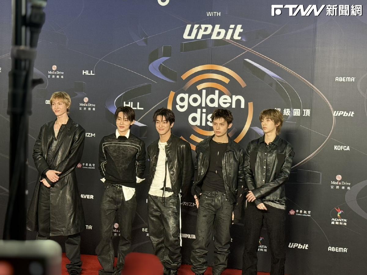 CORTIS首先登金唱片紅毯！離場走錯方向　逗趣模樣遭直擊