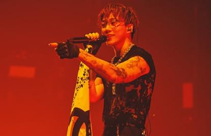 ØZI曝台上「短暫斷片」原因　憶已逝外婆唱到落下男兒淚