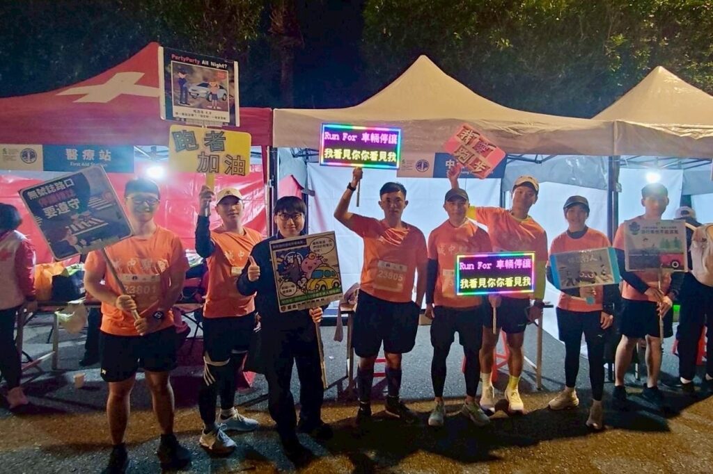 公益馬拉松寒風熱血開跑  城中波麗士暖心宣導陪伴完賽