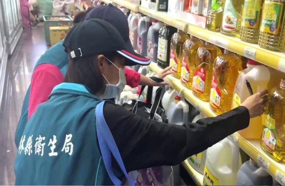 味王捲致癌油風暴！　8款泡麵調理油包中招緊急回收2.5萬箱
