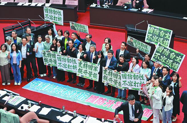 軍購拆彈 朝野回歸選戰 無人機遭腰斬...