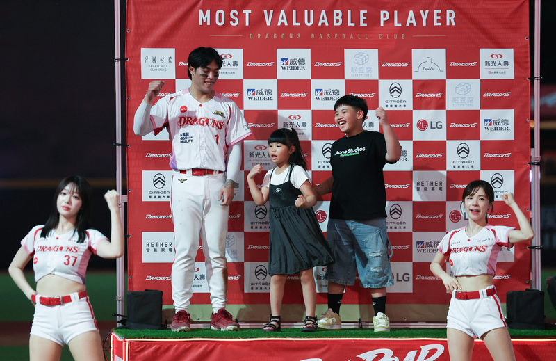 陳子豪開轟助龍隊奪勝　與小孩一起跳MVP舞 (圖)