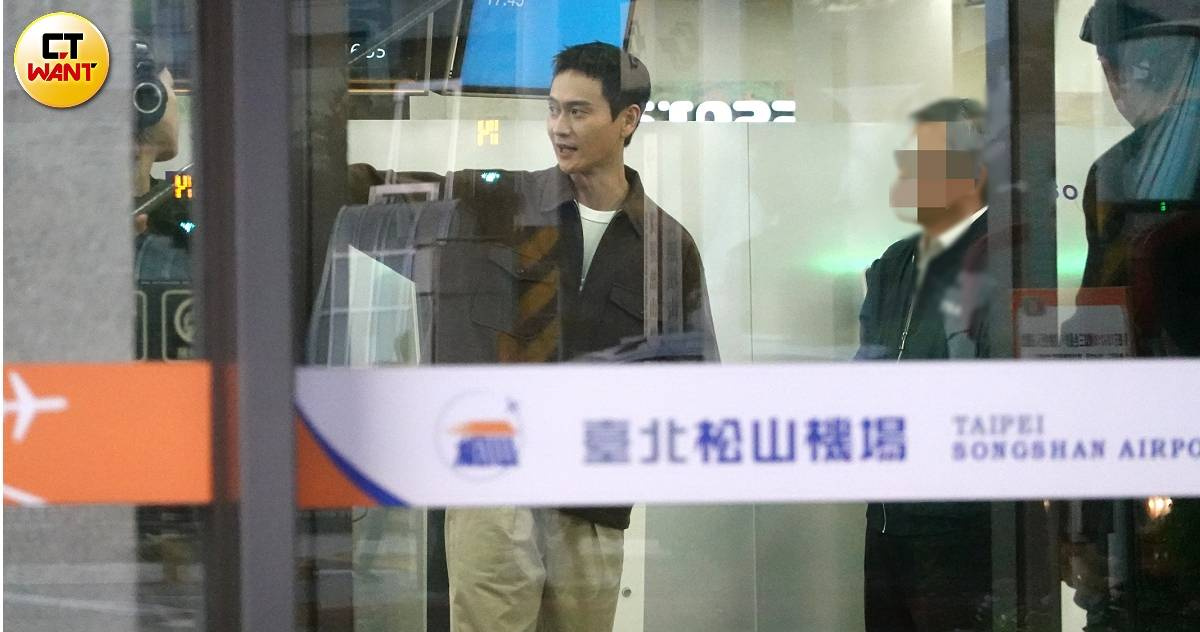 獨家直擊／劉冠廷寵粉來者不拒　笑容滿面簽名合影有求必應