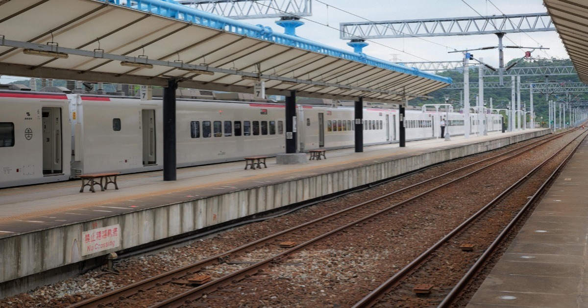 台鐵內壢站「雙向不通」 3班列車卡住！現恢復通行