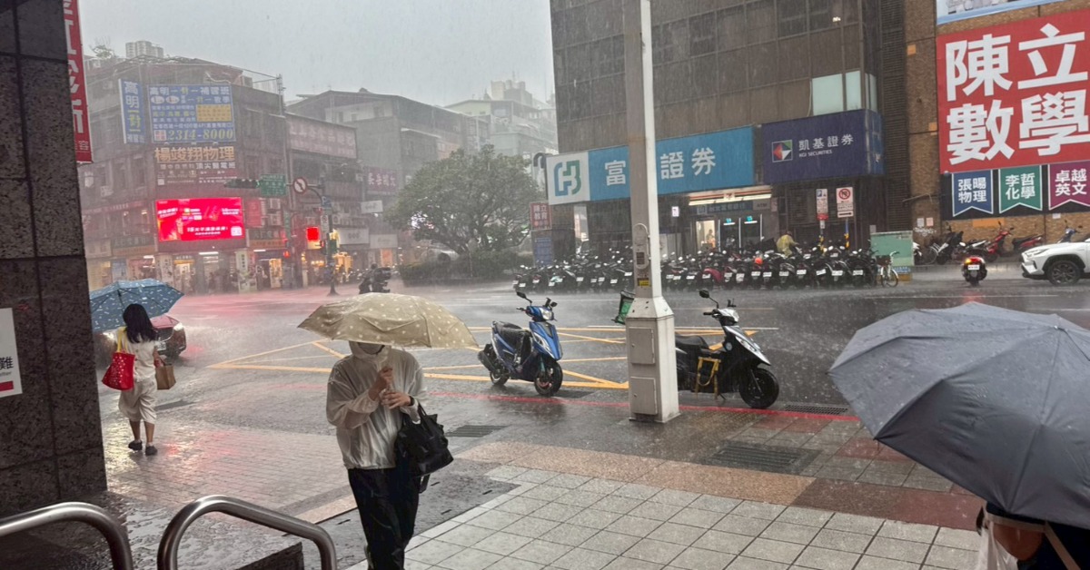 快訊／雨區擴大了！4縣市大雨特報 入夜雨彈狂轟