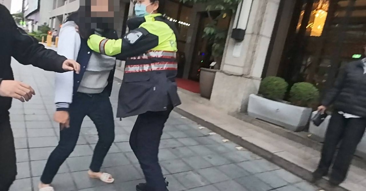 桃園女隨機攻擊女童 當街「勒頸拖行」畫面曝光