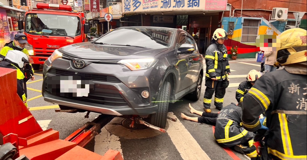 蘆洲男切西瓜左轉！無辜婦遭輾困車底 ...
