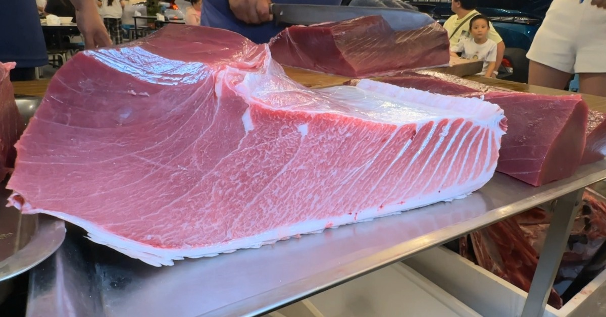 獨家／花千元買順億「黑鮪魚組」 顧客嚇：整排魚肉變質